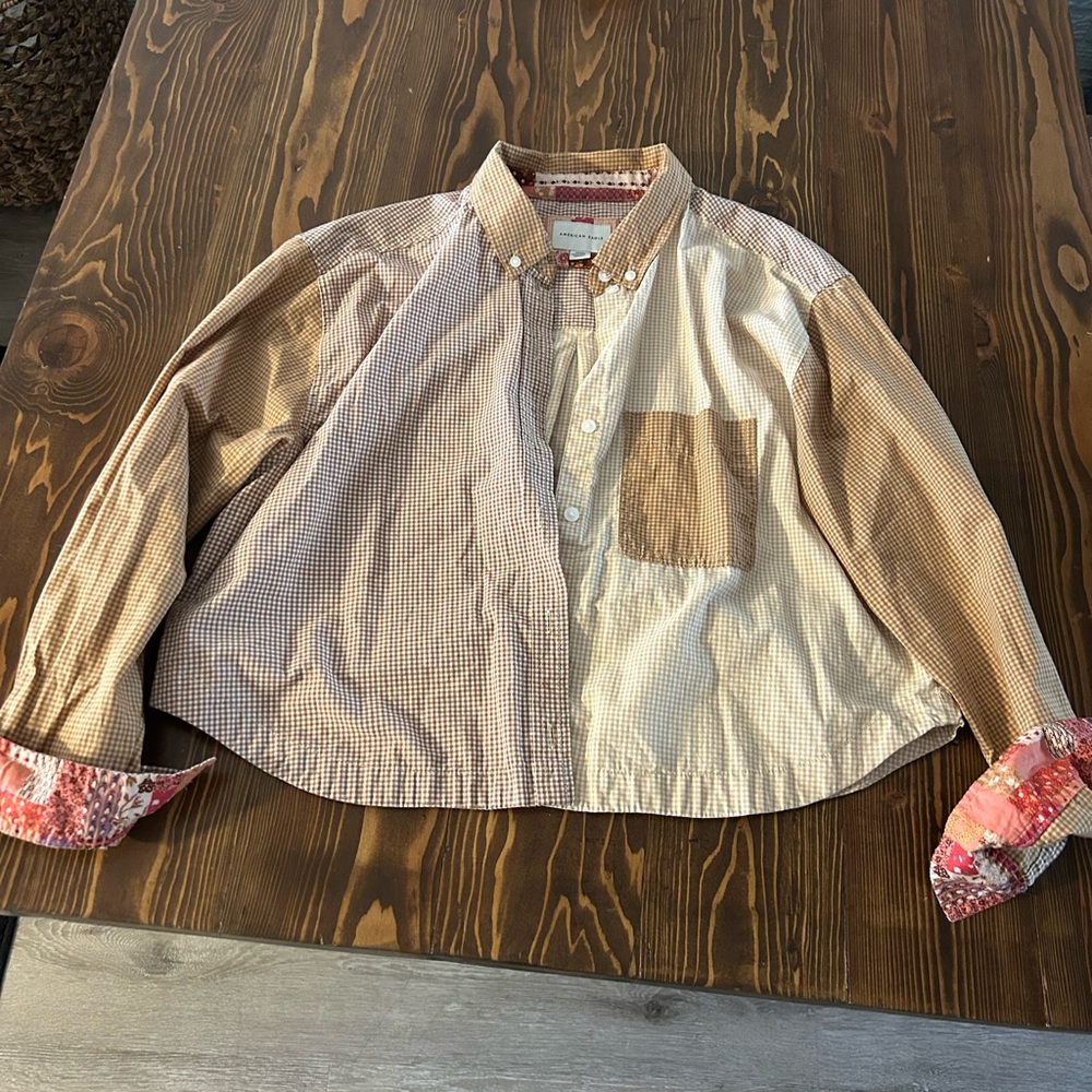 american eagle women’s cropped Button-Up Shirt